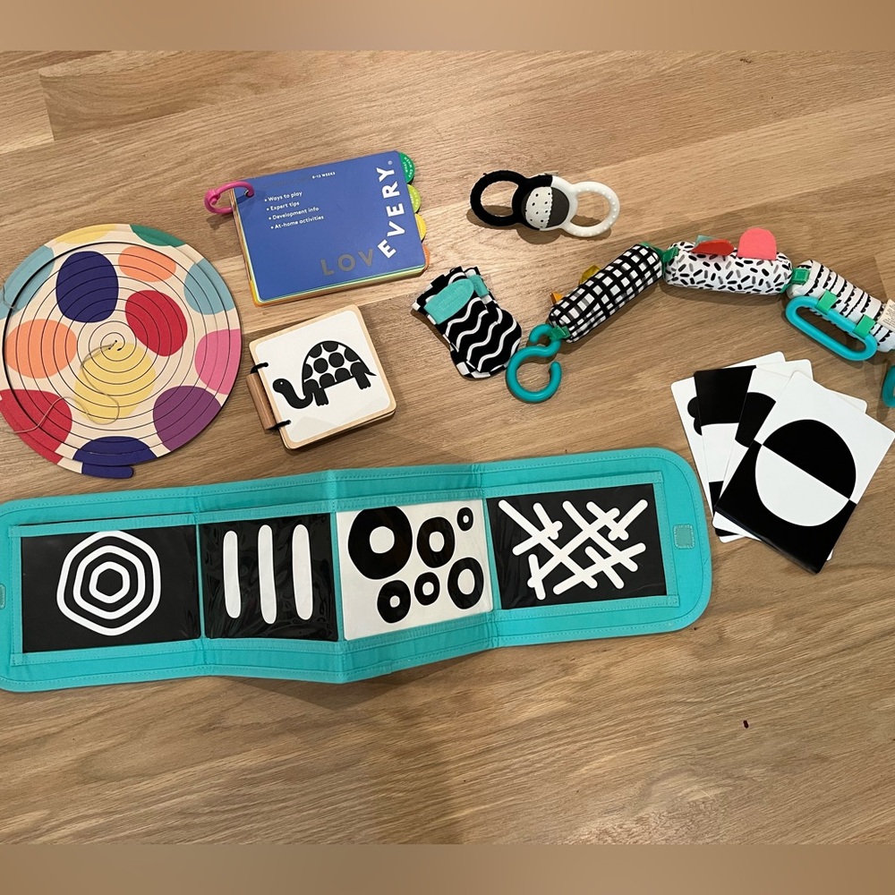 Lovevery Looker Play Kit 0-12 Weeks